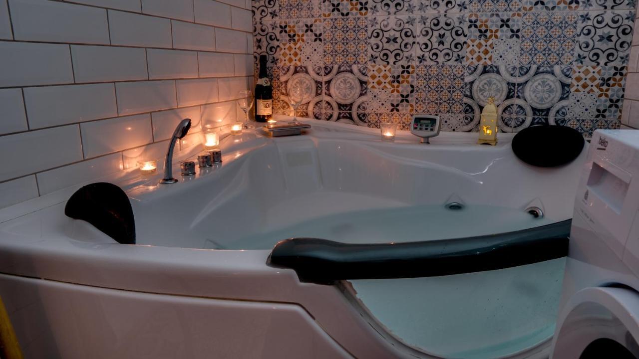 נובי סאד Spa Apartment Yin - Hot Tub, Sauna, Spa מראה חיצוני תמונה