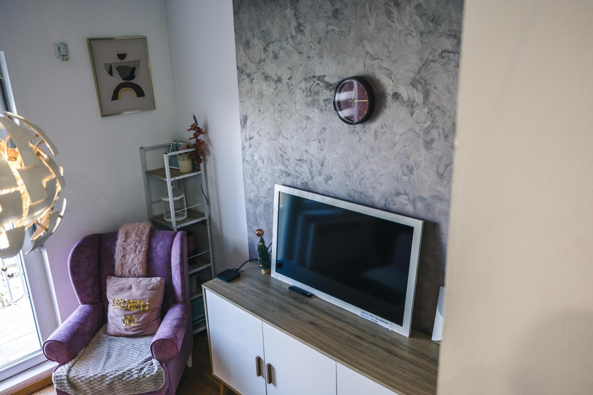 נובי סאד Spa Apartment Yin - Hot Tub, Sauna, Spa מראה חיצוני תמונה